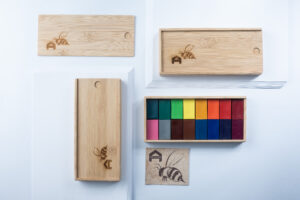 Bloques de Cera de Abeja en Caja de Bambú 16 unidades - colores surtidas